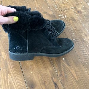 Ugg lace up with fur